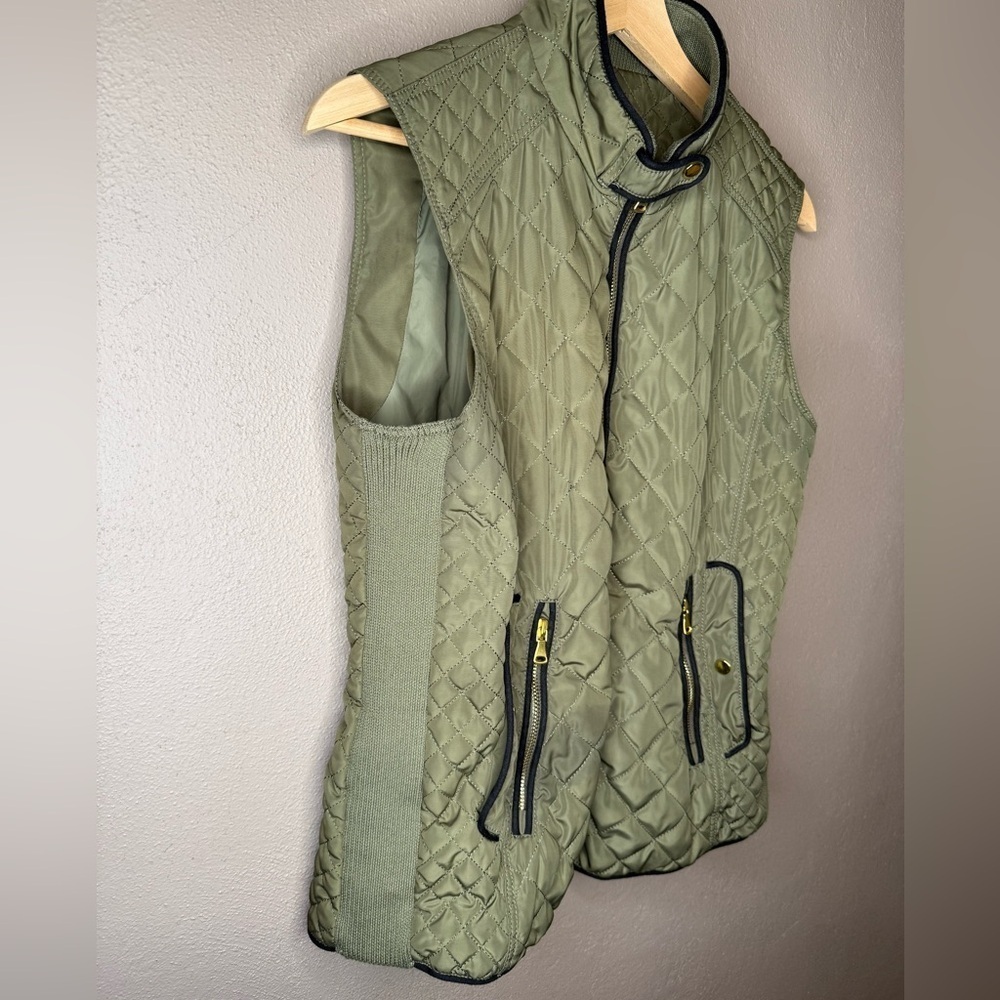 Fate Rowan Women's Olive Green Quilted Vest with Black Trim Size Large Outwear - Picture 10 of 16